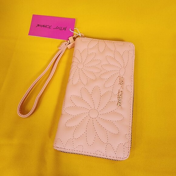 Betsey Johnson Pink Quilted Daisy Flower Spring Wallet Wristlet Zip Around NEW - Picture 8 of 13